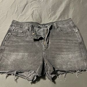 Mid-rise Boyfriend Shorts